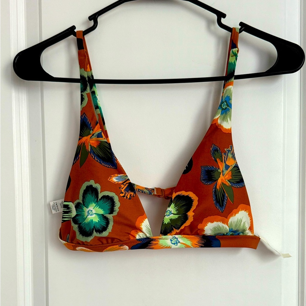 Aerie Plunge Swim Top NWT.